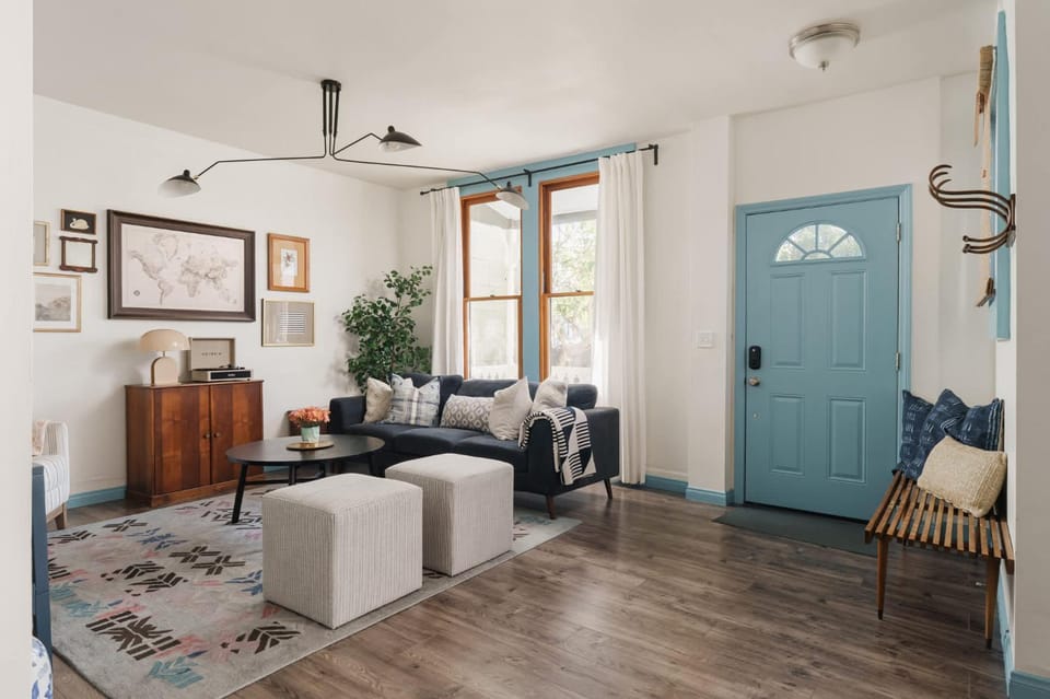 Victorian Retreat in Barrio Logan 1mi to Downtown House in San Diego