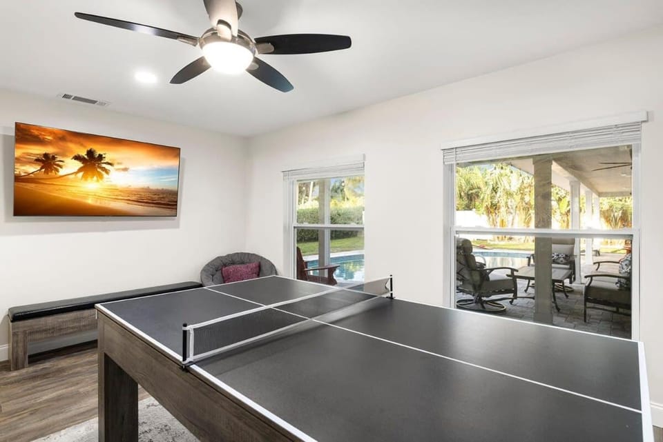 3 Mins to Beach Heated Pool Ping Pong Pool Table House in Largo