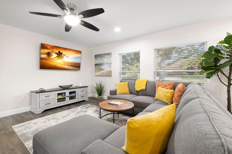 3 Mins to Beach Heated Pool Ping Pong Pool Table House in Largo
