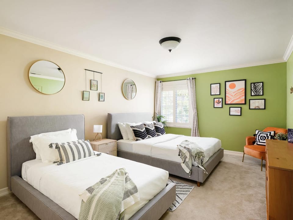 Luxury 5br 3 5ba w Pool & Hot Tub House in La Mesa