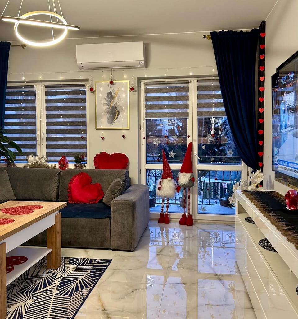 TV and multimedia, Living room, Seating area, air conditioner