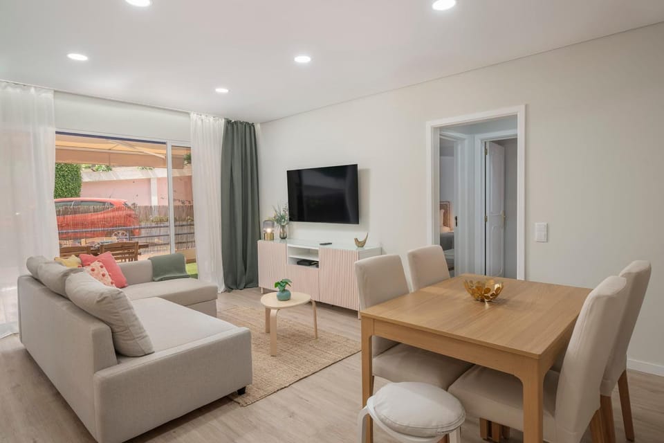 TV and multimedia, Living room, Dining area