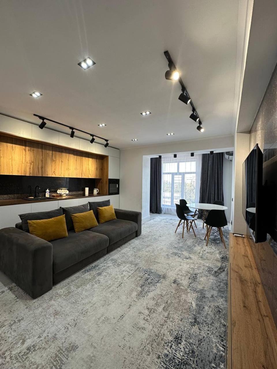 TV and multimedia, Kitchen or kitchenette, Living room, Seating area
