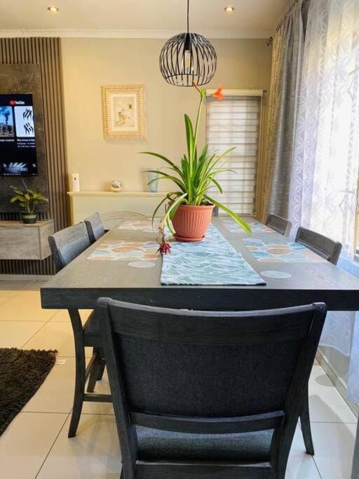 Central Gabs Oasis: 2BR-Retreat Apartment in Africa