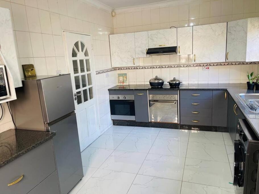Central Gabs Oasis: 2BR-Retreat Apartment in Africa