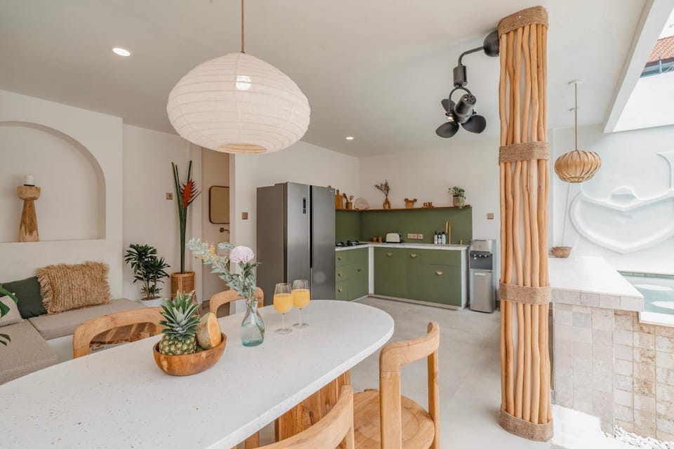 Kitchen or kitchenette, Living room, Seating area, Dining area, stove