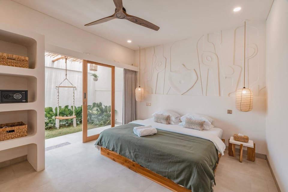 Bed, TV and multimedia, Photo of the whole room, Bedroom, towels