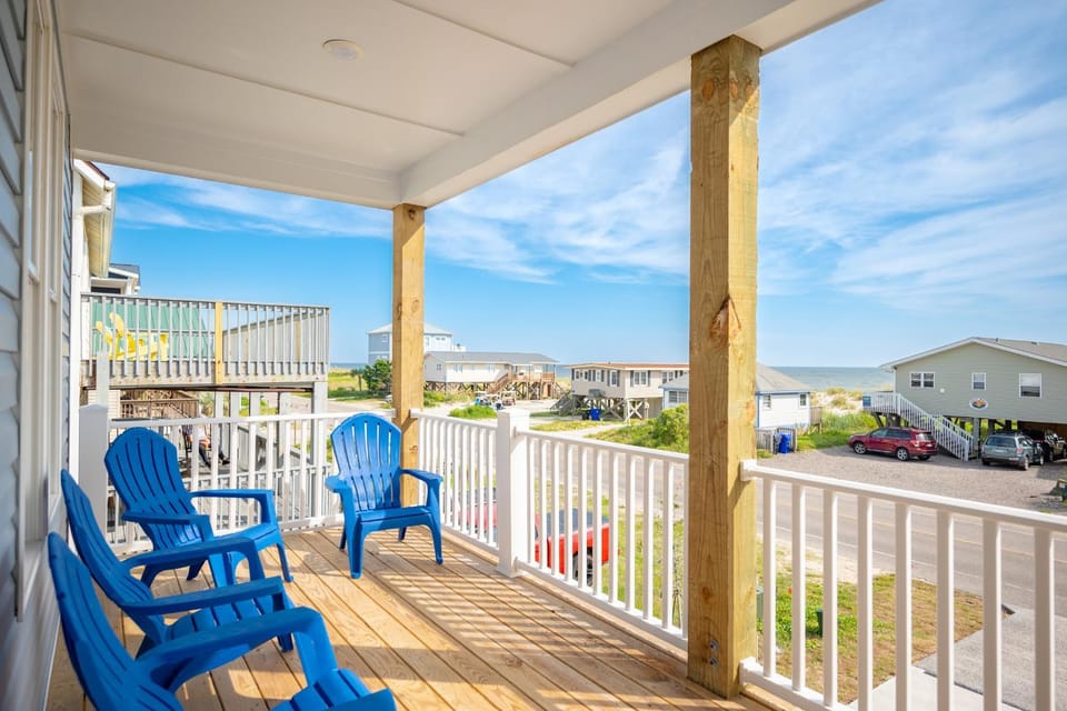 Watts Nest by Oak Island Accommodations House in Oak Island