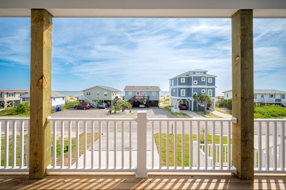 Watts Nest by Oak Island Accommodations House in Oak Island