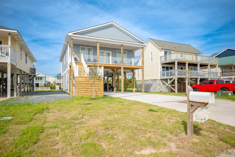 Watts Nest by Oak Island Accommodations House in Oak Island