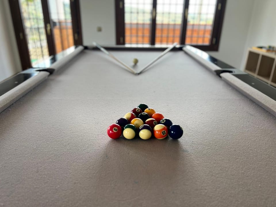 Billiard, Game Room