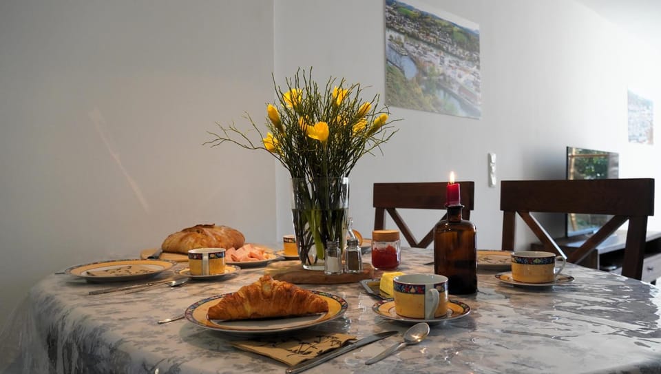 Food and drinks, Dining area, Food, Breakfast, Lunch, Dinner