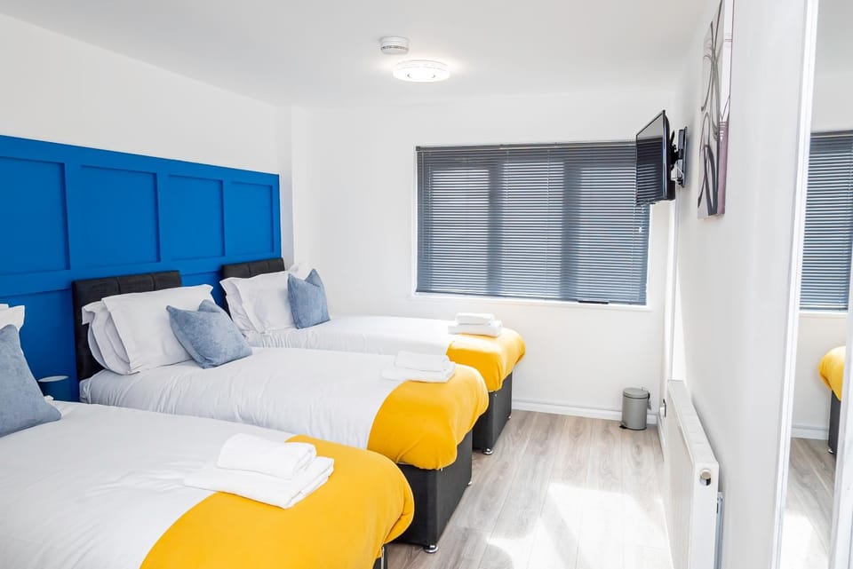 Bedroom, towels