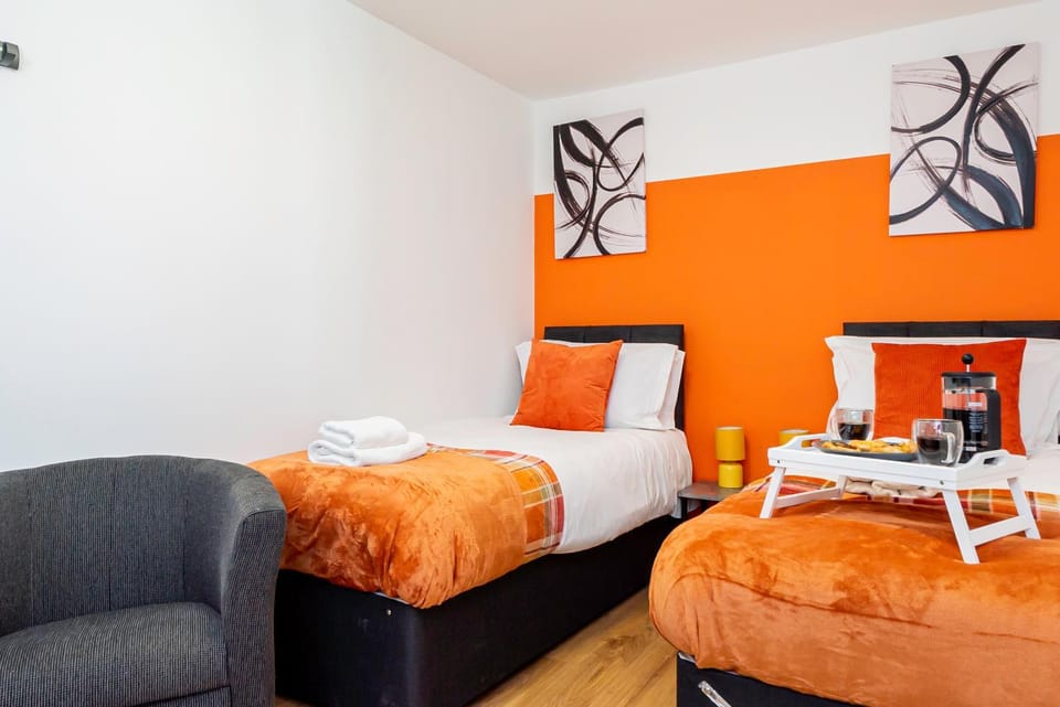 Bed, Bedroom, towels