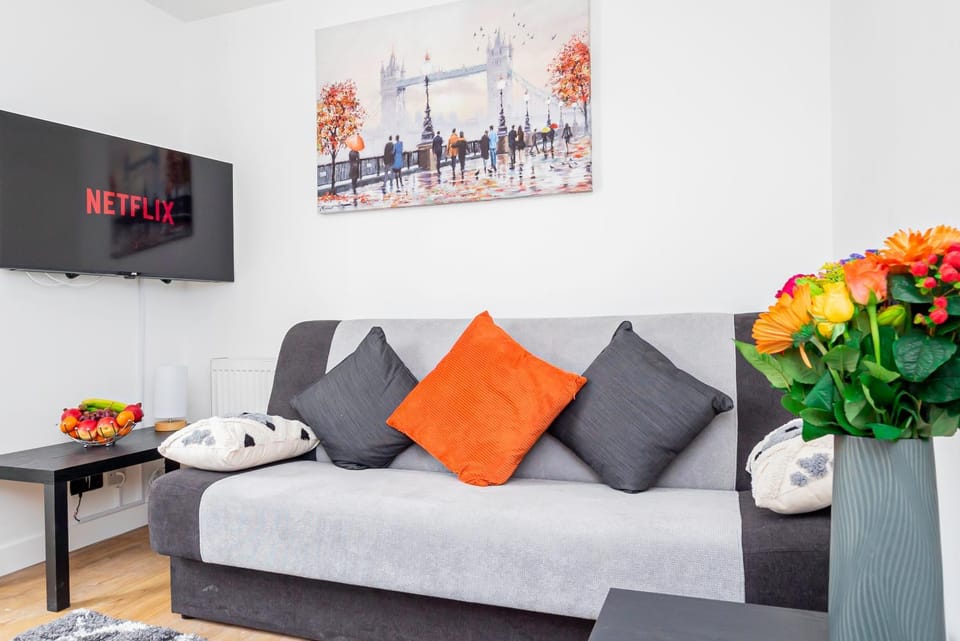 Contractors 8Beds 3Bath Parking Monthly Discount House in Basingstoke
