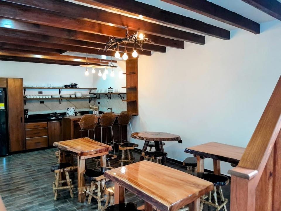 Restaurant/places to eat, Kitchen or kitchenette