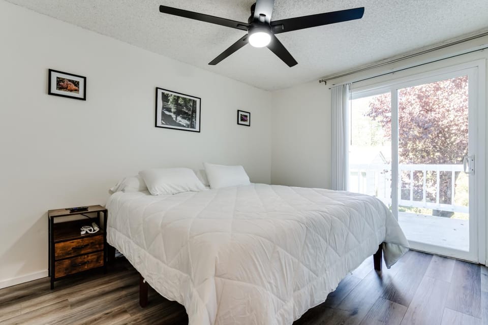 Bed, Bedroom, fireplace