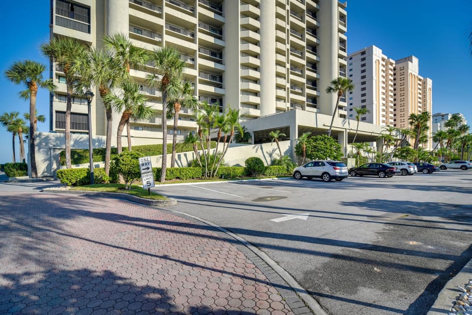 Heated Pool Access: Clearwater Beachfront Condo! House in Sand Key