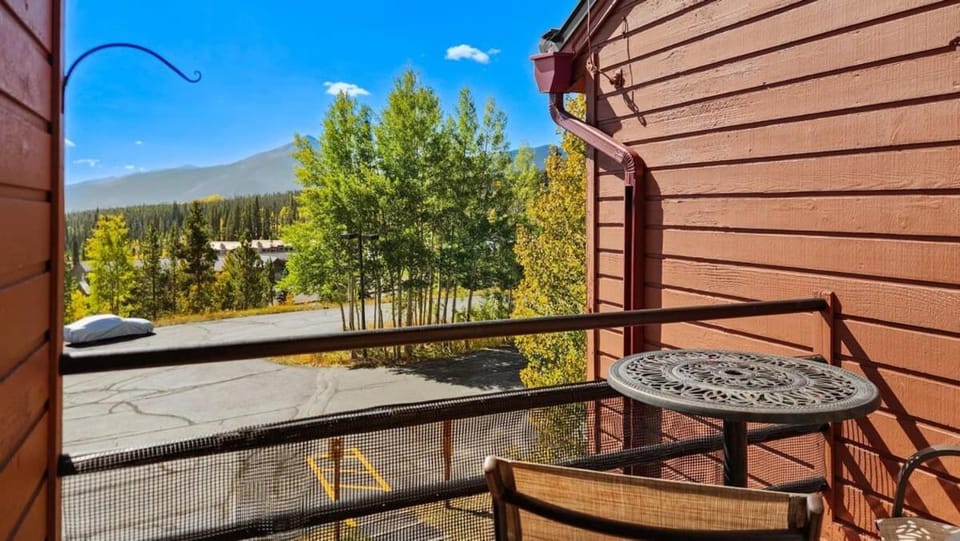 Tranquil 2BR Near Trails and Free Shuttle House in Wildernest