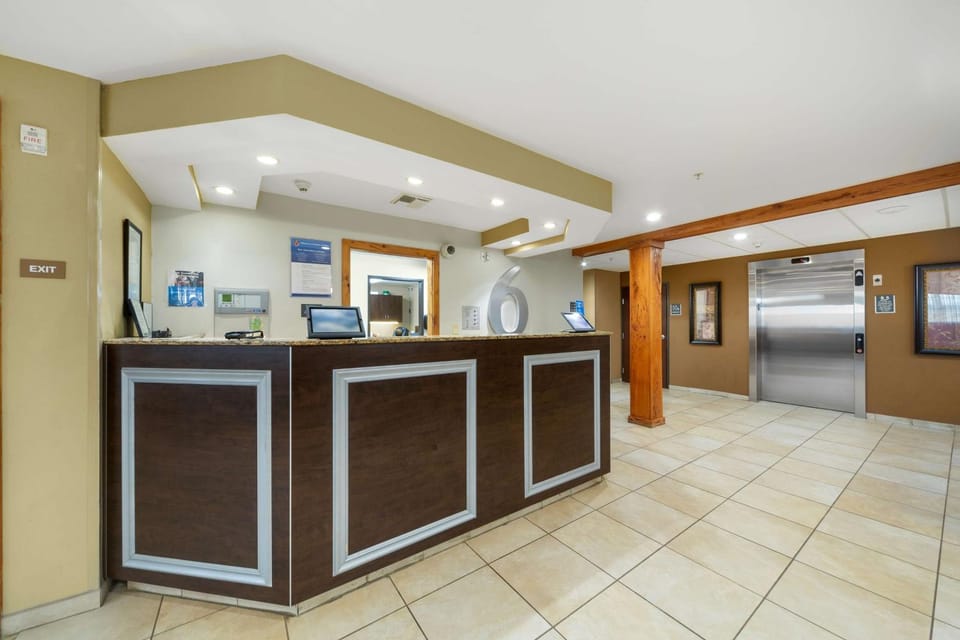 Lobby or reception, Lobby or reception