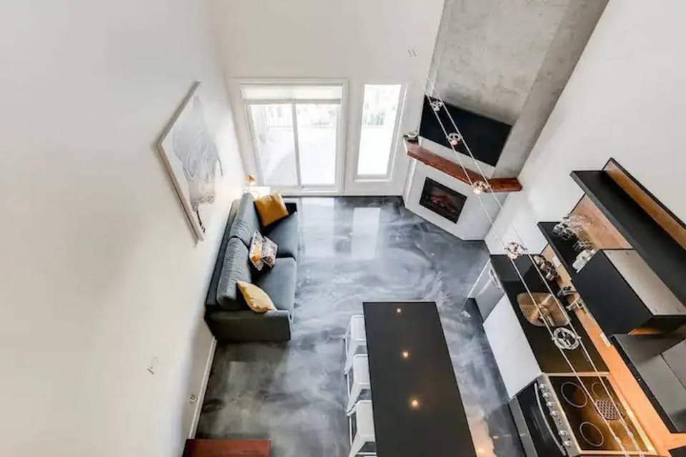 TV and multimedia, Kitchen or kitchenette, Living room, Seating area, oven