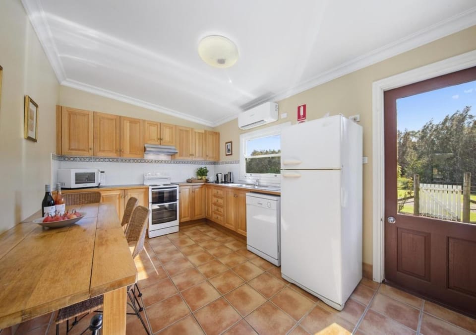 Kitchen or kitchenette, dishwasher, minibar, pet friendly, stove, toaster
