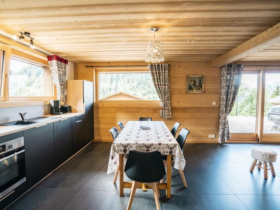 Charmant chalet 3 pièces pour 6 pers avec terrasse à Châtel, proche centre et télécabine. - FR-1-676-14 Cabin in Châtel