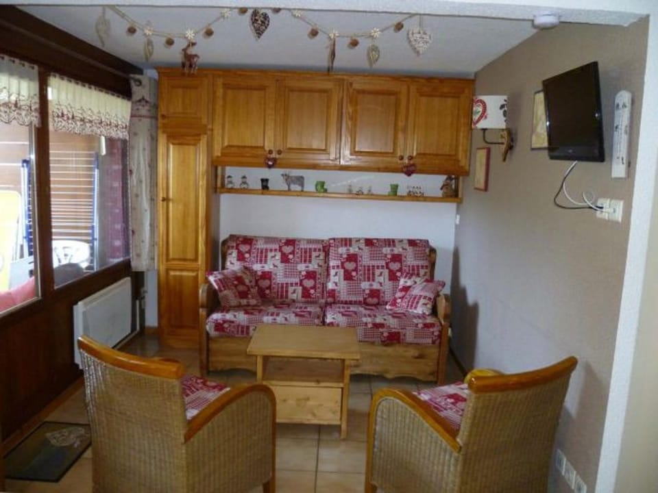 Appartement 2 pièces cosy, 5 pers, terrasse sud, proche des remontées, parking inclus, WiFi en option - FR-1-676-51 Apartment in Châtel