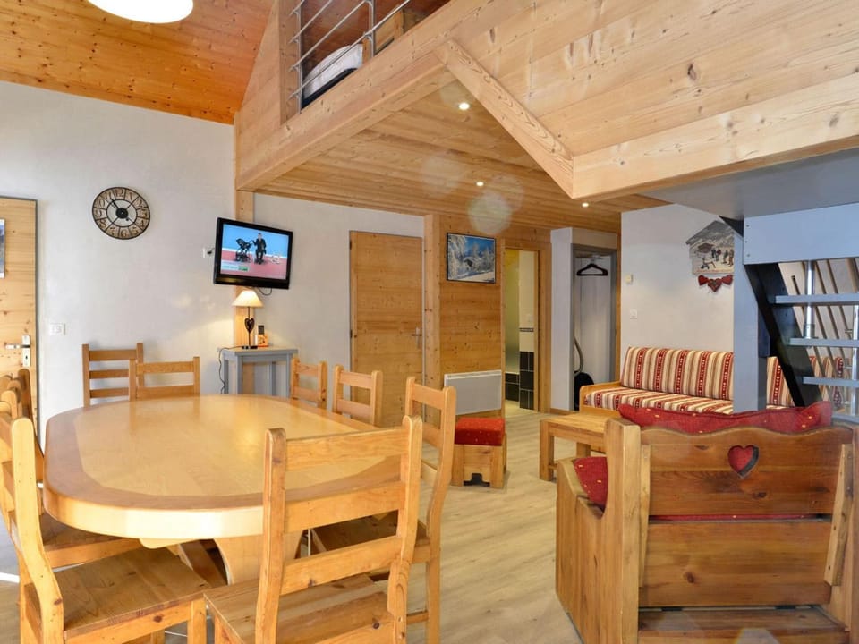 Spacieux 4 pièces avec mezzanine, balcon et parking, à 2 pas de Super-Châtel - 7 pers. - FR-1-676-25 Apartment in Châtel
