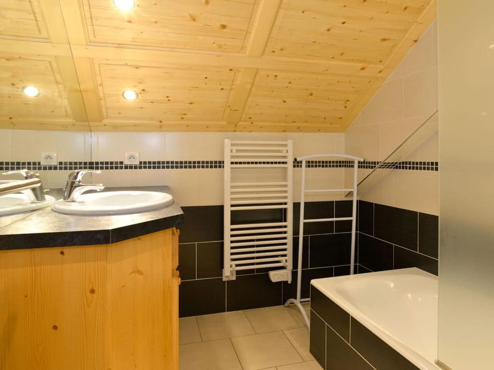 Spacieux 4 pièces avec mezzanine, balcon et parking, à 2 pas de Super-Châtel - 7 pers. - FR-1-676-25 Apartment in Châtel