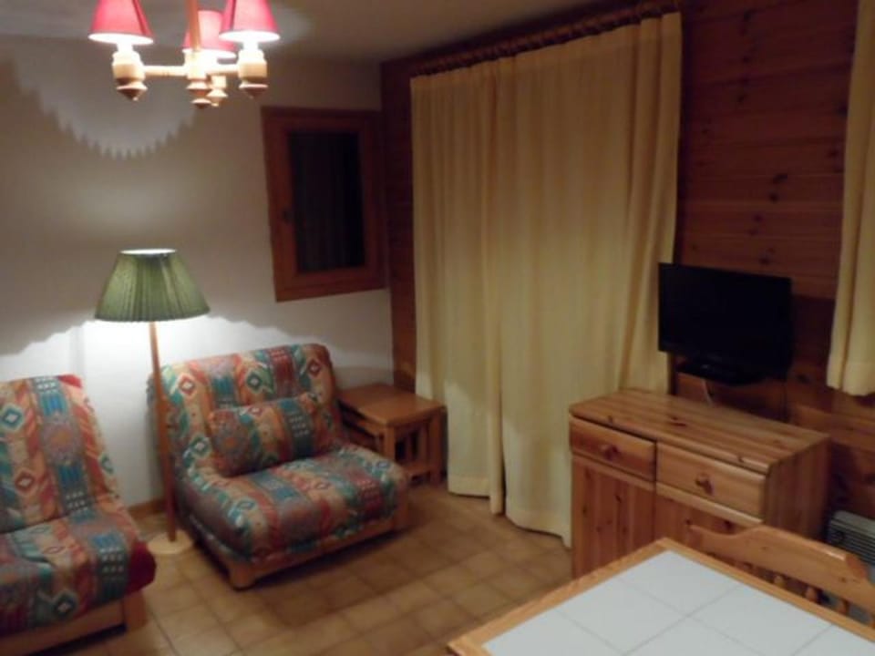 Studio Châtel, 4 pers, balcon, proche télécabine Linga, parking, coin cuisine équipé - FR-1-676-29 Cabin in Châtel