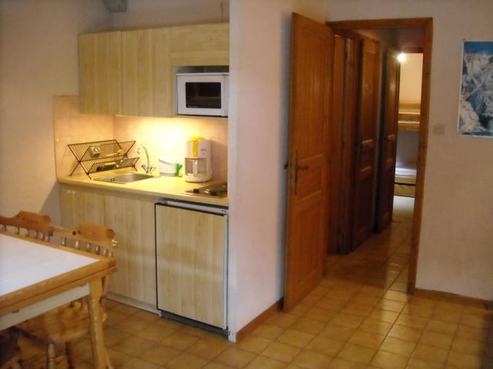 Studio Châtel, 4 pers, balcon, proche télécabine Linga, parking, coin cuisine équipé - FR-1-676-29 Cabin in Châtel
