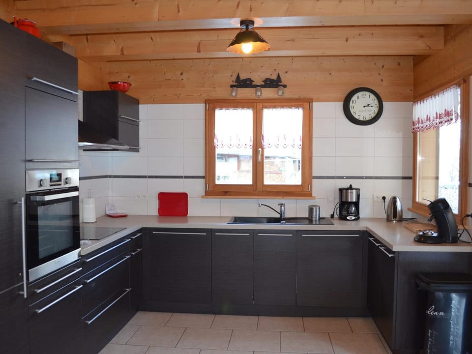 Chalet spacieux à Châtel, 12 pers., 3 chambres, proche remontées Linga, WiFi, balcon et garage - FR-1-676-74 Chalet in Châtel
