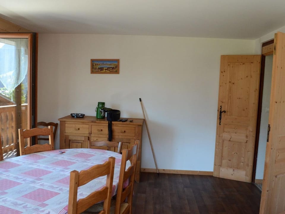 Chalet confortable 4 pièces, proche centre et remontées, 8 personnes, parking, animaux admis - FR-1-676-118 Apartment in Châtel