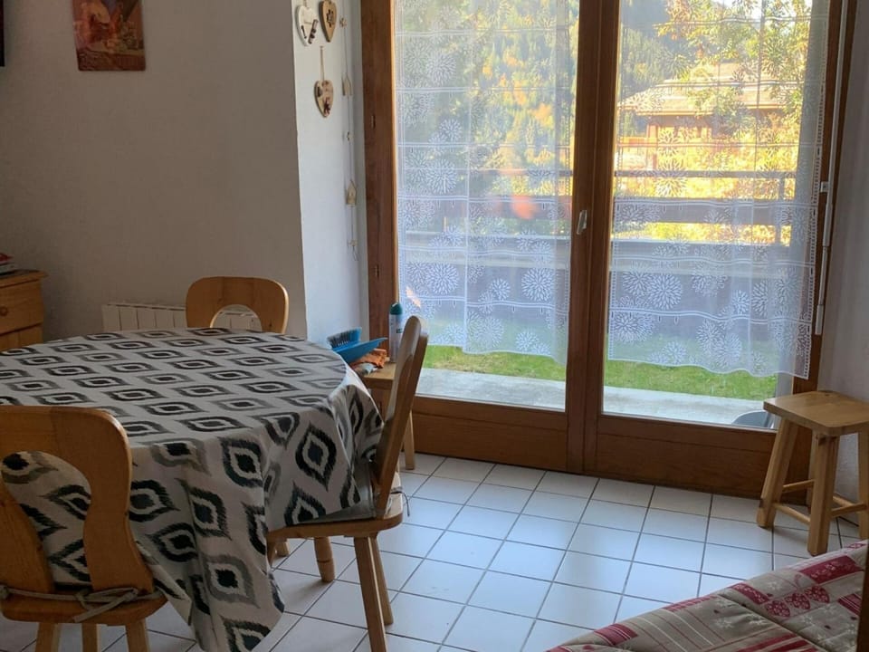 Charmant T2 pour 5 pers. avec terrasse, parking privé et proximité centre-village et navettes. Apartment in Châtel