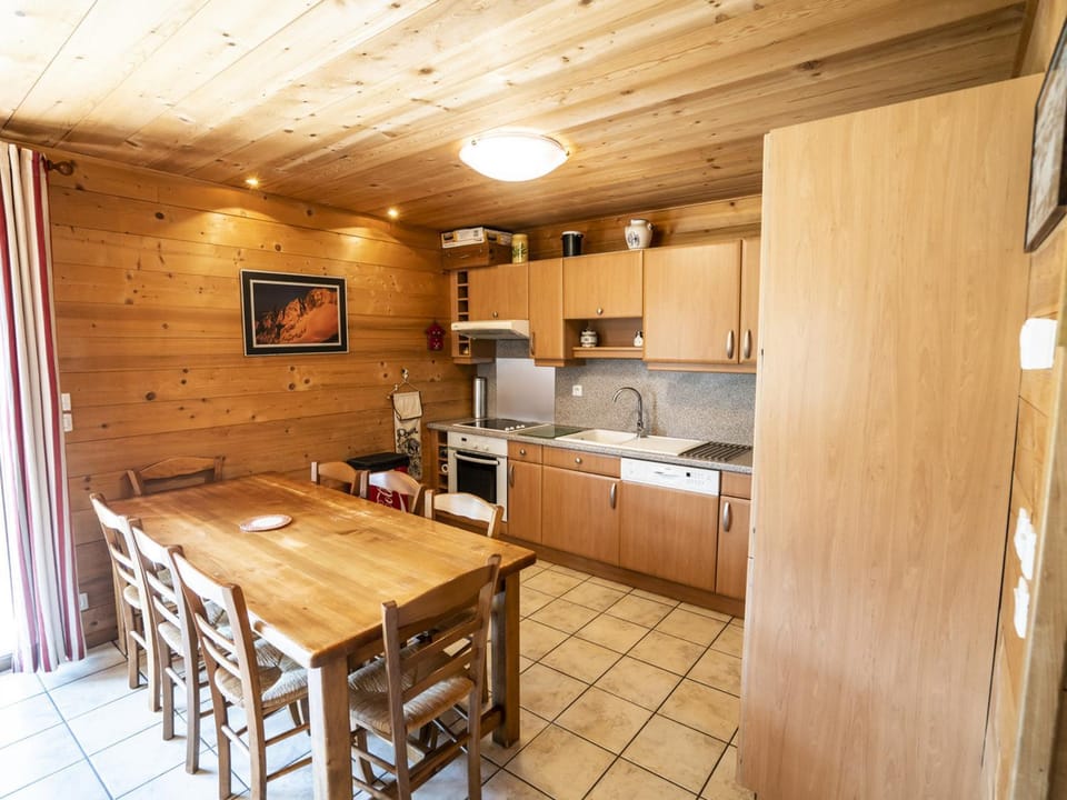 Chalet spacieux à Châtel - 3 chambres, 9 personnes, parking dispo - FR-1-676-124 Apartment in Châtel