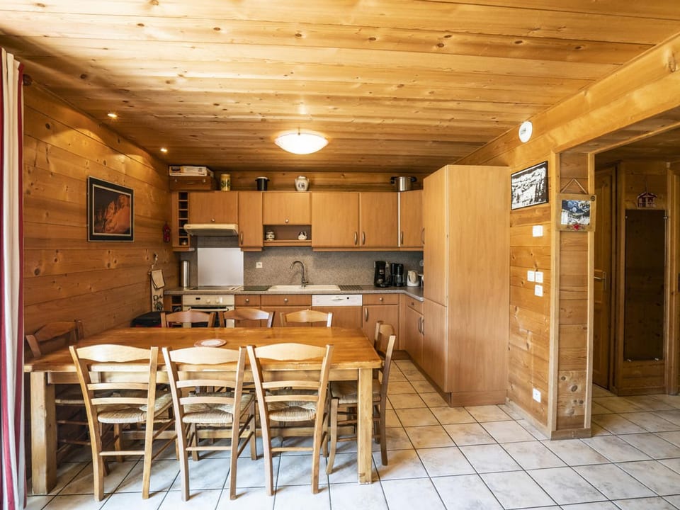 Chalet spacieux à Châtel - 3 chambres, 9 personnes, parking dispo - FR-1-676-124 Apartment in Châtel