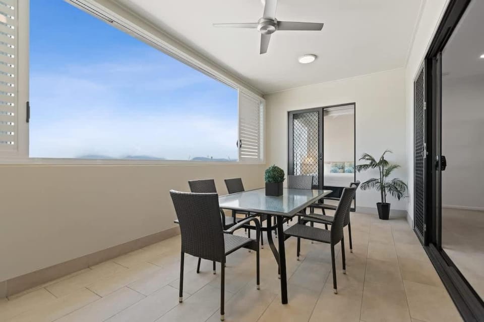 Mountain Air and Modern Flair 'Your Cairns Getaway' Apartment in Cairns