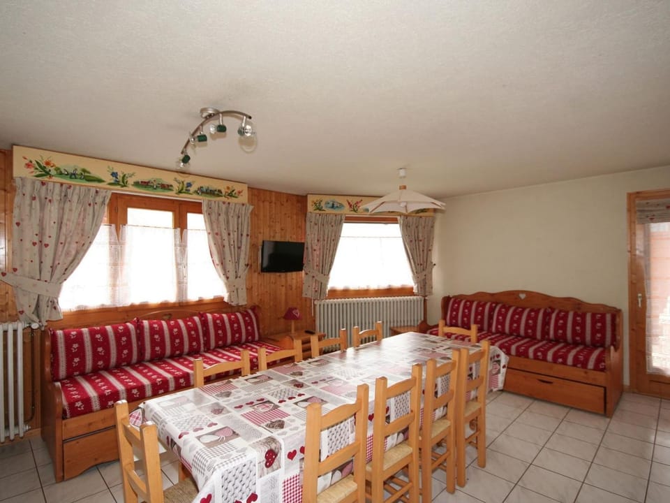 Duplex 5 Pièces, 10 Pers, Parking, à Châtel - FR-1-676-140 Apartment in Châtel