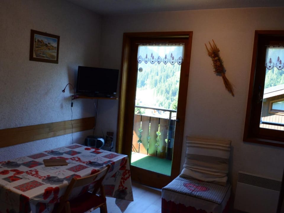 Studio Mezzanine, Châtel - Proche Village et Remontées, 4 Pers., Parking, Balcon, Cuisine équipée - FR-1-676-161 Apartment in Châtel