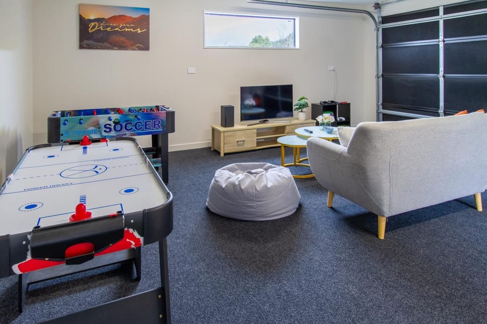 Game Room, TV and multimedia, Living room, Photo of the whole room, Evening entertainment