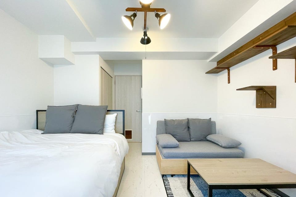 Bed, Seating area, Bedroom
