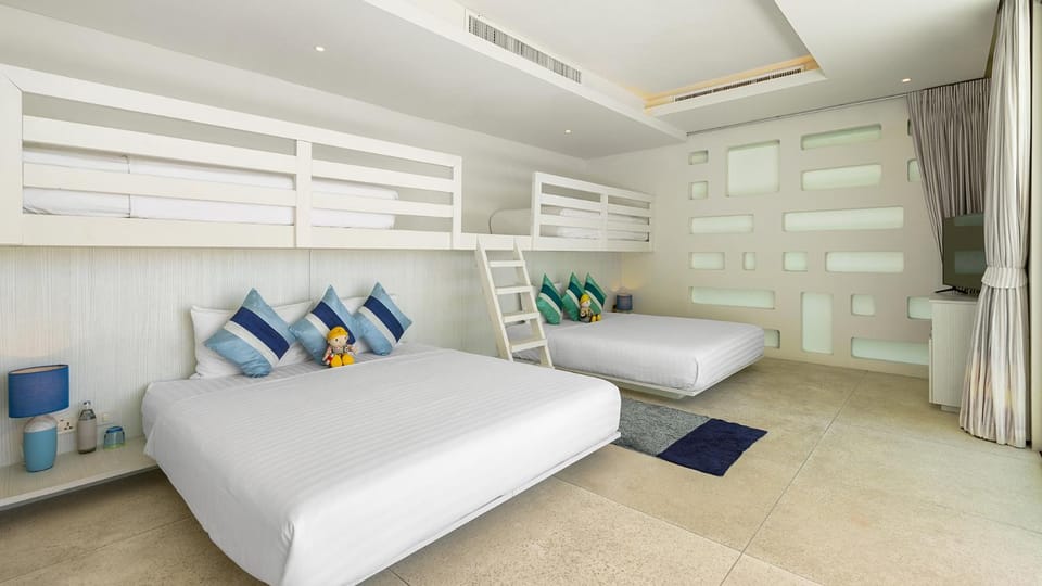 Bed, Photo of the whole room, Bedroom, bunk bed