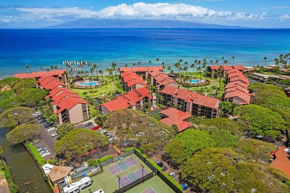 Papakea L208 · PK L208 True Oceanfront 1BD with stunning sunset House in Kaanapali