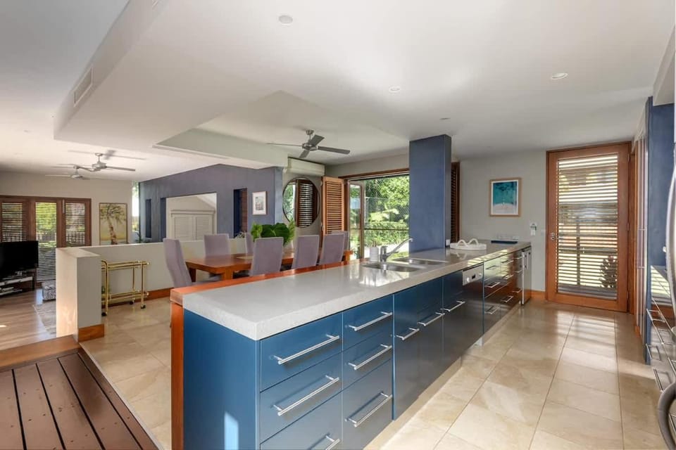 Allawah Private Estate with Pool & Tennis Court, Sleeps 10 House in Port Douglas