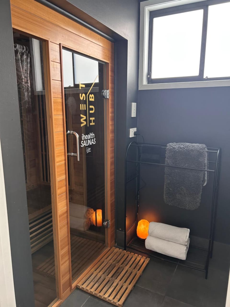 WEST HUB. Private Infrared Sauna near city & much more! New purpose built loft style! House in Toowong