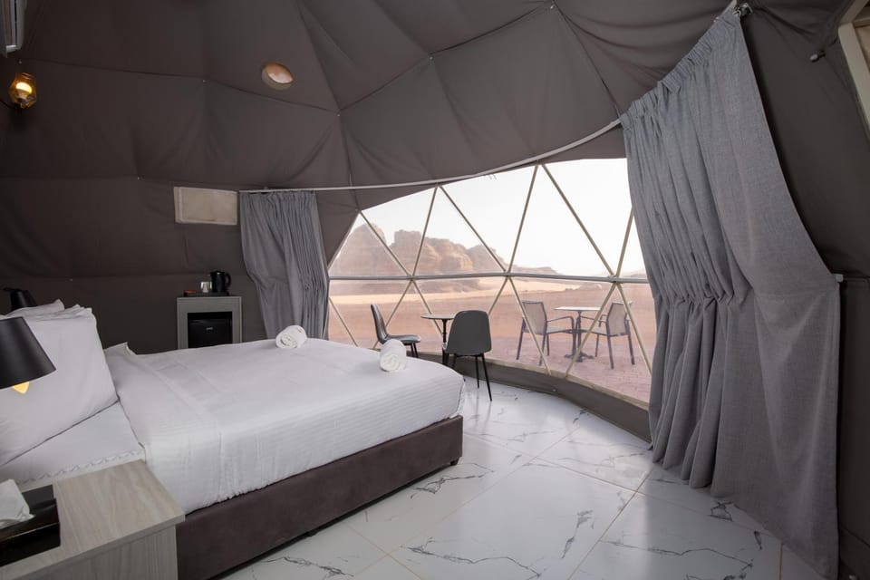 Bed, Photo of the whole room, Mountain view