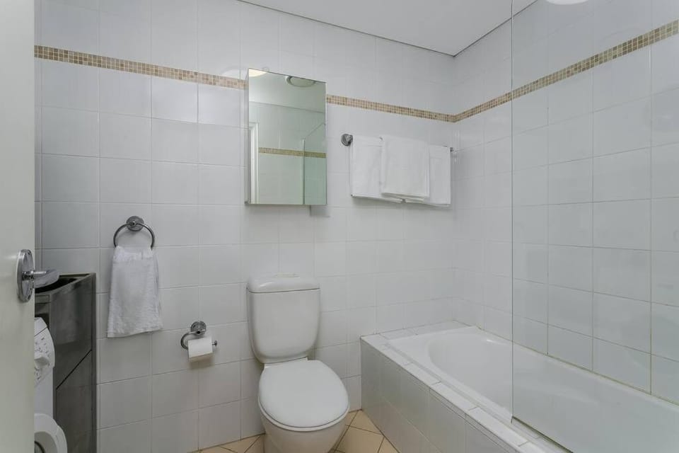WILL1 - Stylish 2-Bed 2-Bath Oasis in Crows Nest Village Apartment in Sydney