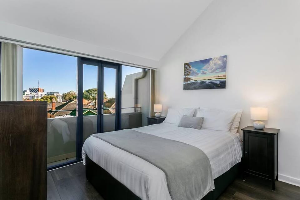 WILL1 - Stylish 2-Bed 2-Bath Oasis in Crows Nest Village Apartment in Sydney