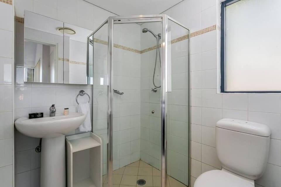 WILL1 - Stylish 2-Bed 2-Bath Oasis in Crows Nest Village Apartment in Sydney